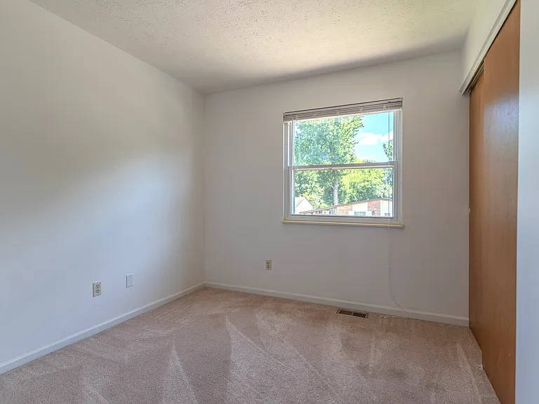 1047 Alpine Ct — Photo 11