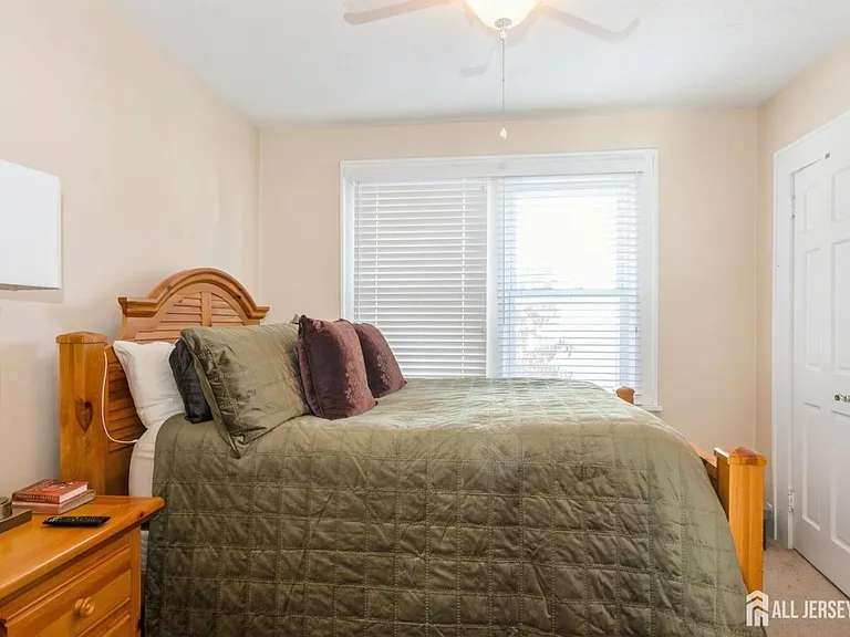 24 Hayward Ave — Photo 4