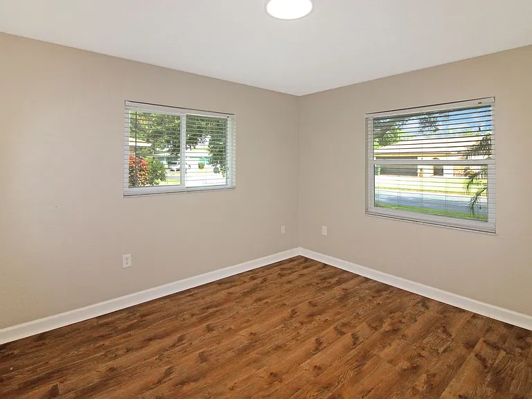 1036 N Cypress Point Dr — Photo 10