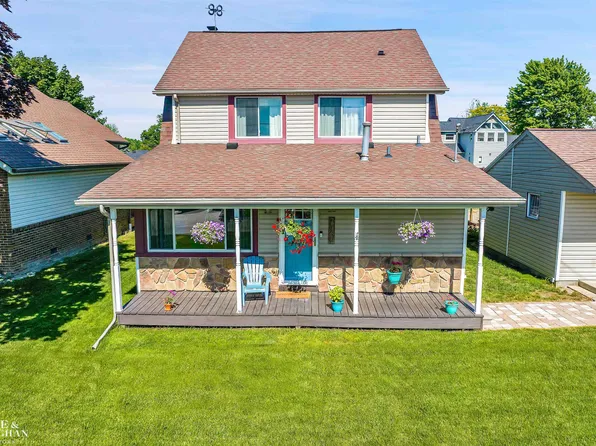 7769 Vernier Ln, Fair Haven, MI 48023