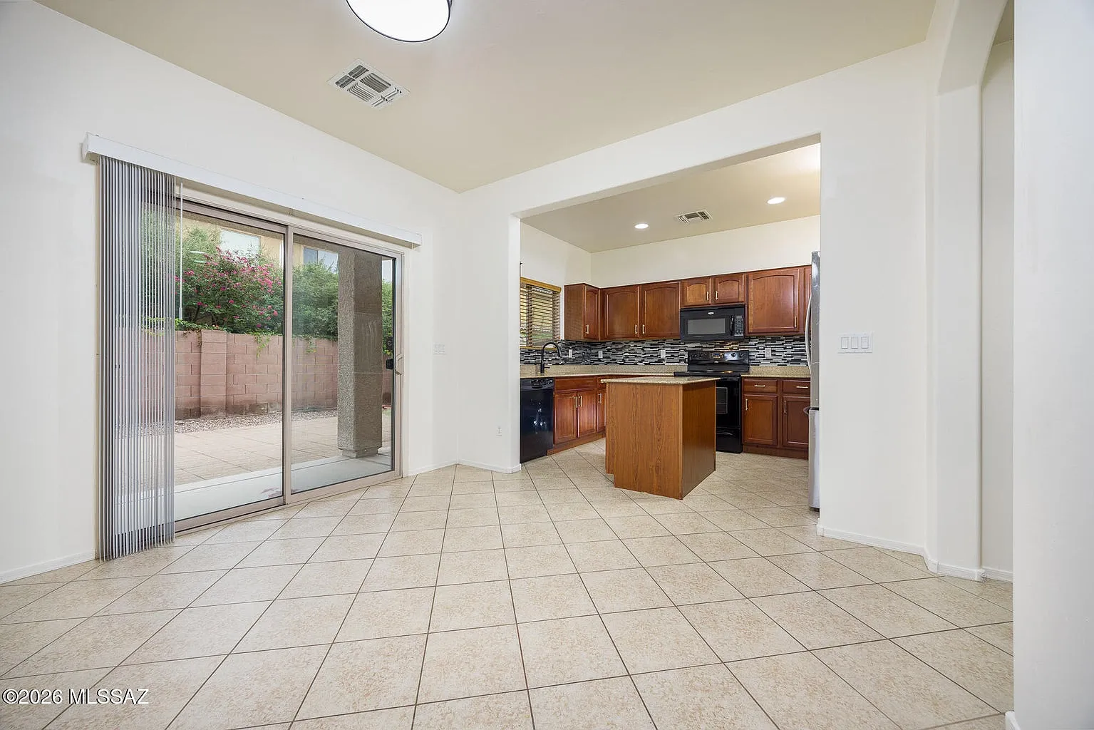 4 bed, 1900 sqft, $2,195 — Photo 4