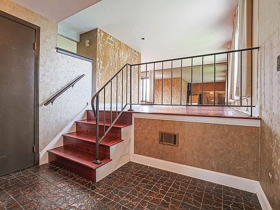 3rd image of 6811 Carpenter St