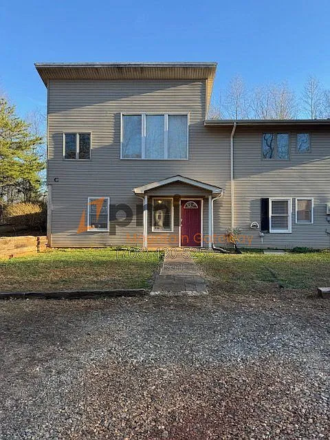 2 bed, 1.5 bath, 829 sqft, $975 — Photo 1