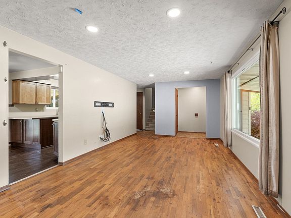 5th image of 5004 N Argonne Rd