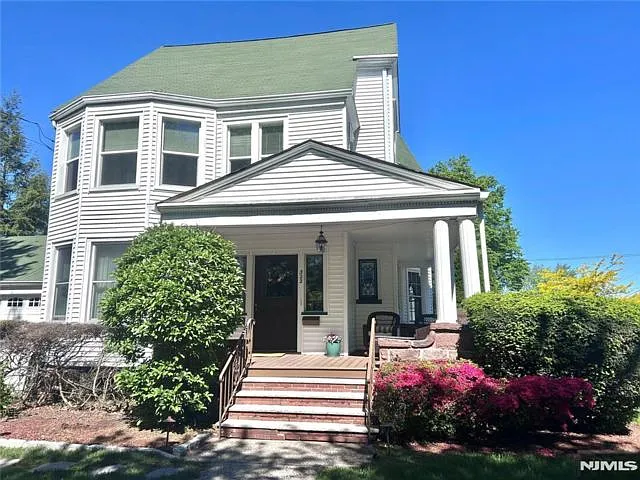 Building Photo - 322 Carmita Ave
