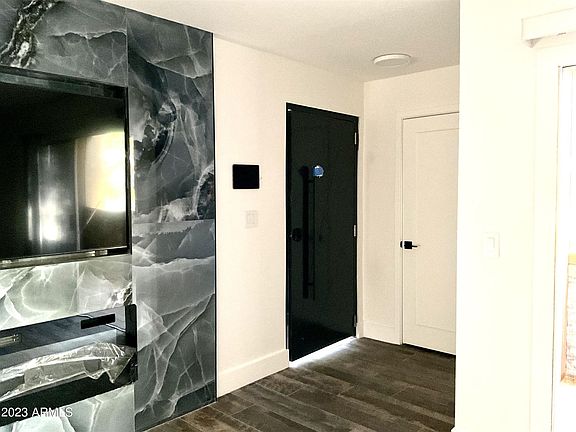 4th image of 4608 W Maryland Ave Unit 216