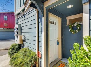 9047C 17th Ave SW, Seattle, WA 98106