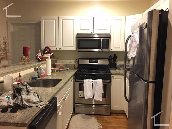 3rd image of 322 Saint Paul St #201
