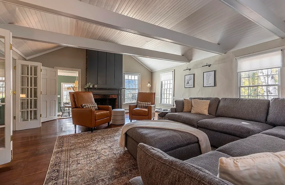 3 bed, 2.5 bath, 1800 sqft, $7,000 — Photo 3