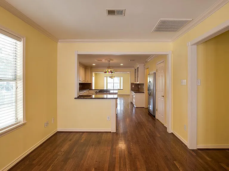 1535 W 25th St — Photo 32