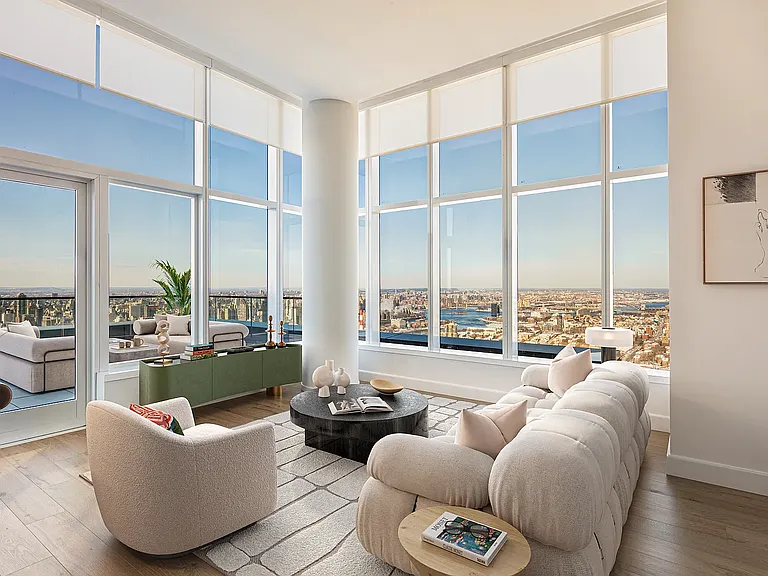 23-15 44th Dr #Penthouse 2D — Photo 1