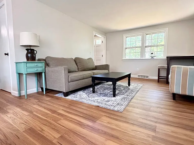 8 Terry Ave — Photo 10