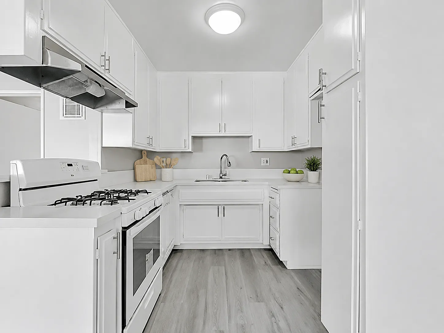 718 N. Inglewood Ave. — Photo 2