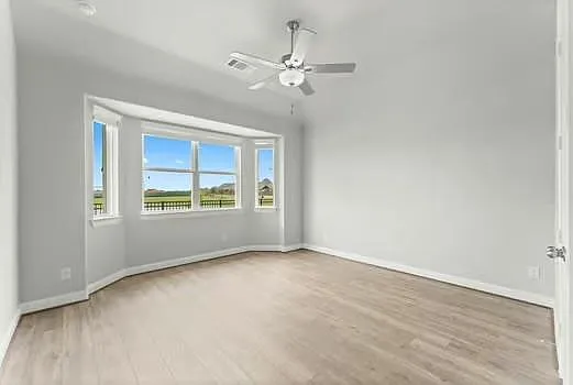 724 Lake Lacosta Dr — Photo 17