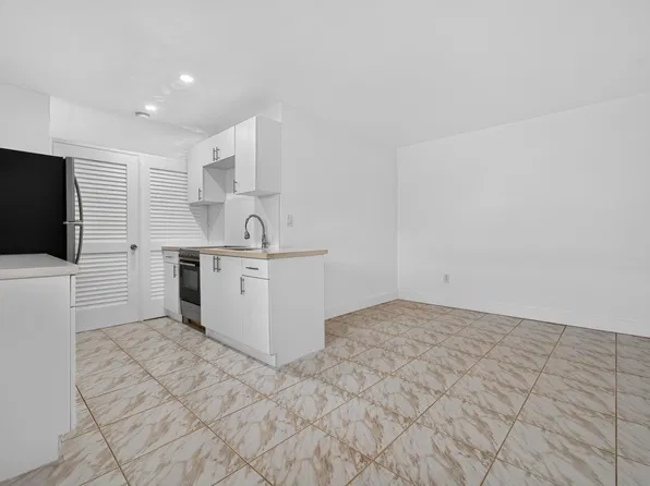 7 Salamanca Ave APT 1, Coral Gables, FL 33134