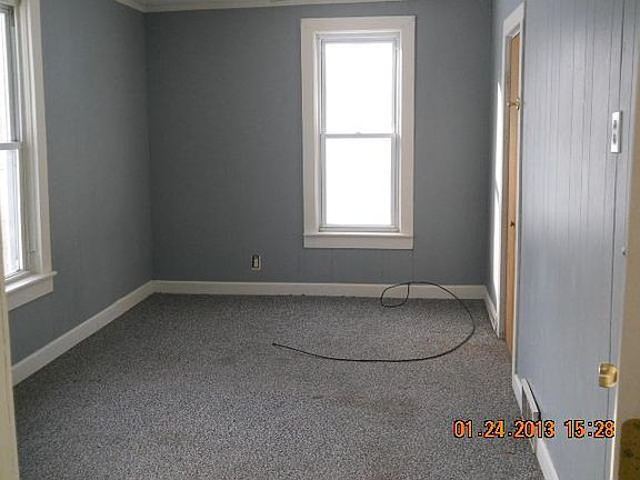 3rd image of 123 W Broadway Ave