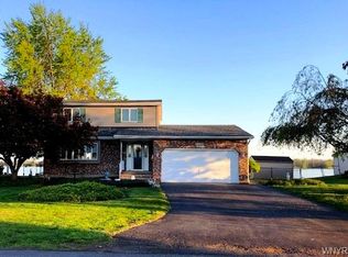 7651 W Rivershore Dr, Niagara Falls, NY 14304