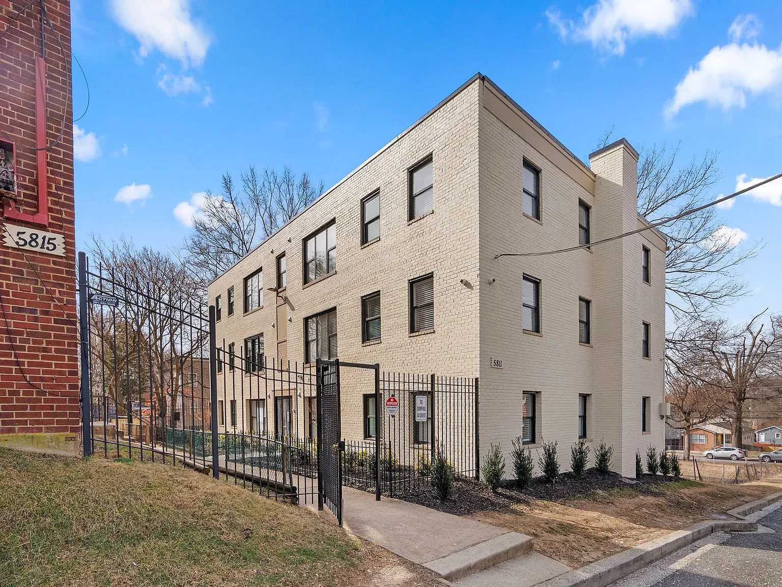 5811 Field Place NE — Photo 2