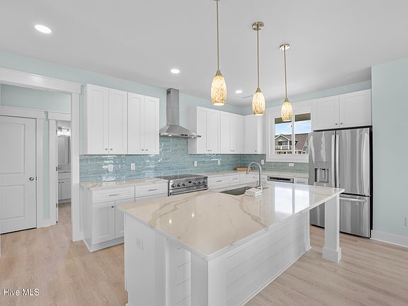 3rd image of 24 Porpoise Place