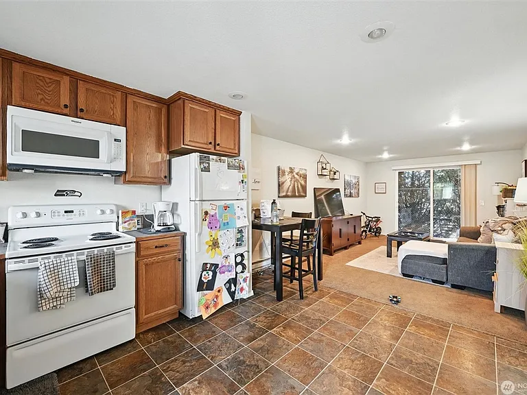 108 Baker St — Photo 14