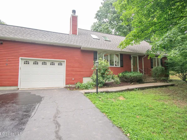 4 Hall Street, East Greenbush, NY 12061