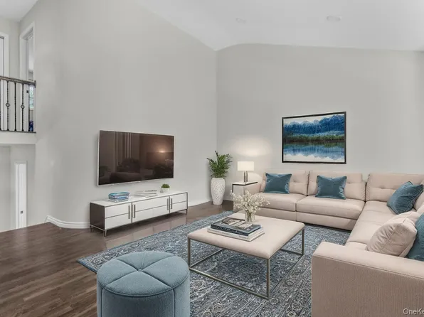 42 Norwood Road, Northport, NY 11768