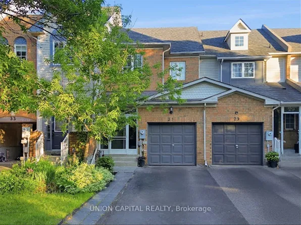 31 Ochalski Rd, Aurora, ON L4G 7J3