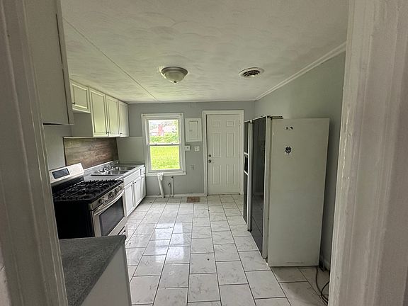 2nd image of 65 Carver Cir
