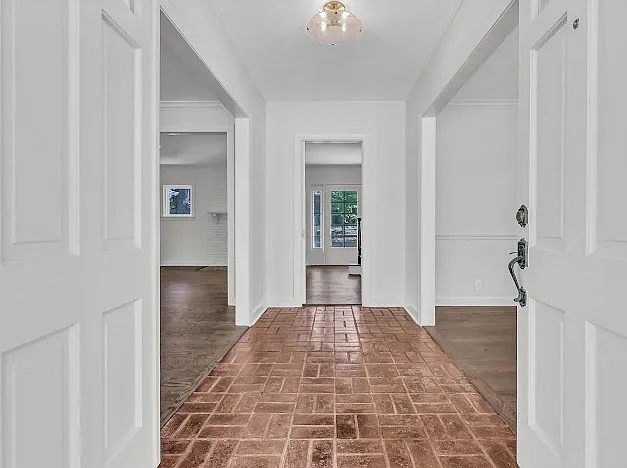 4 bed, 3.5 bath, 2500 sqft, $4,500 — Photo 2