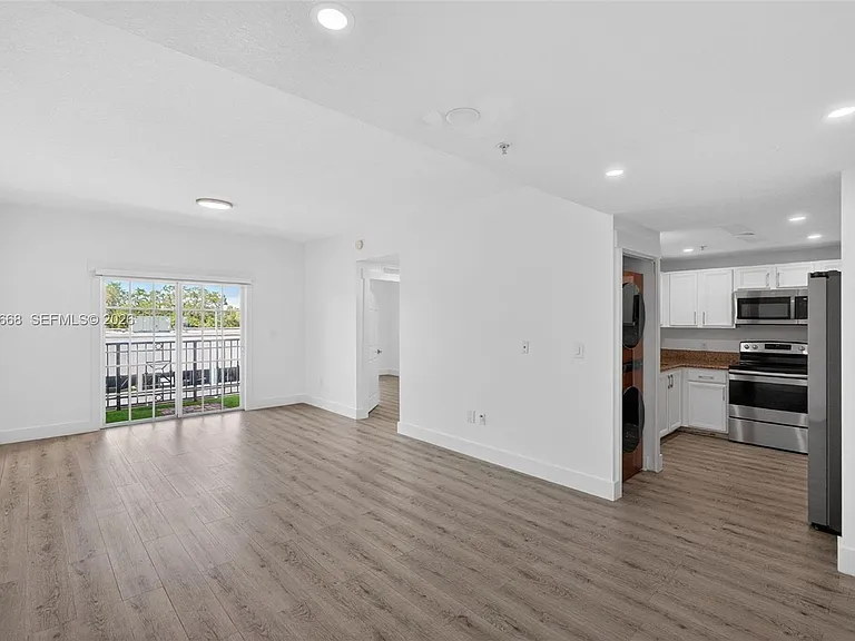 5271 SW 8th St #305 — Photo 12