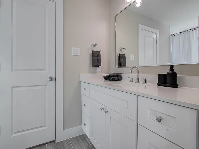 8320 Curry Rd — Photo 18