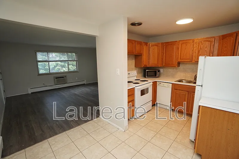 2 bed, 1.0 bath, 750 sqft, $1,250 — Photo 3