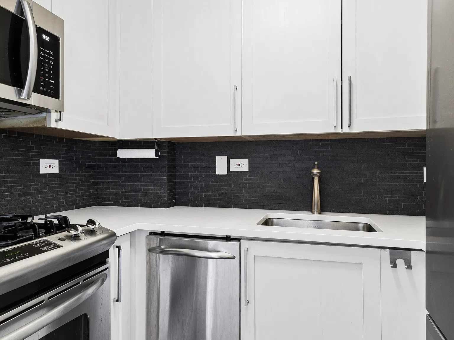 200 East 27th Street — Photo 3