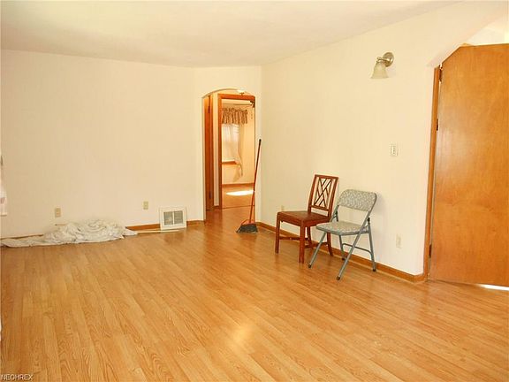 2nd image of 178 Parkview Ave
