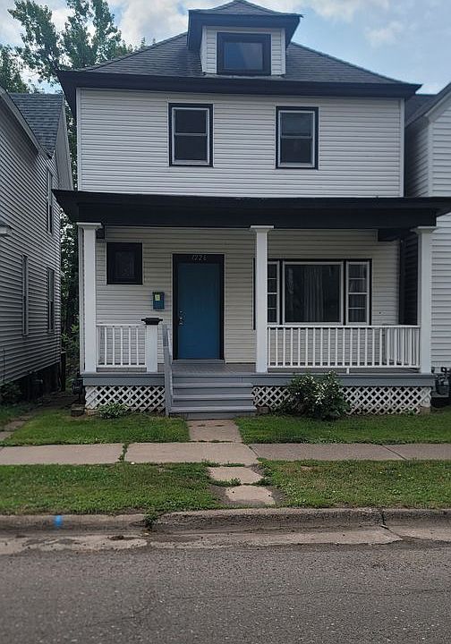 1st image of 1226 E 3rd St