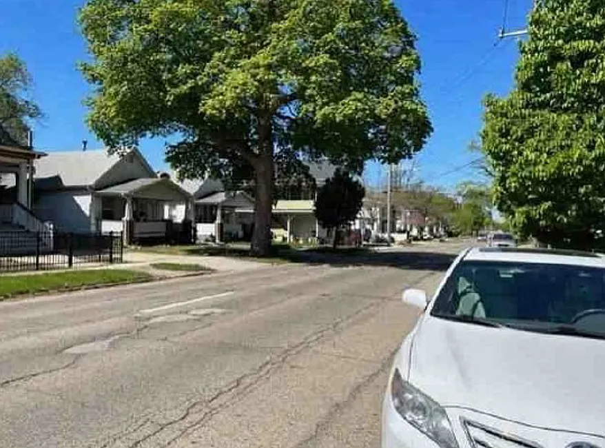 Exterior Neighborhood (street photo)