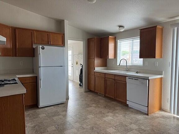 3rd image of 807 Coulson Dr