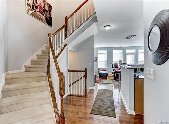 5th image of 9323 Lenox Pointe Dr
