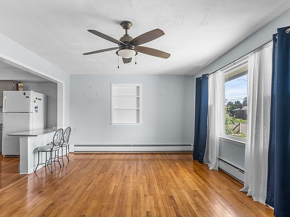 4th image of 415 Prescott Ave