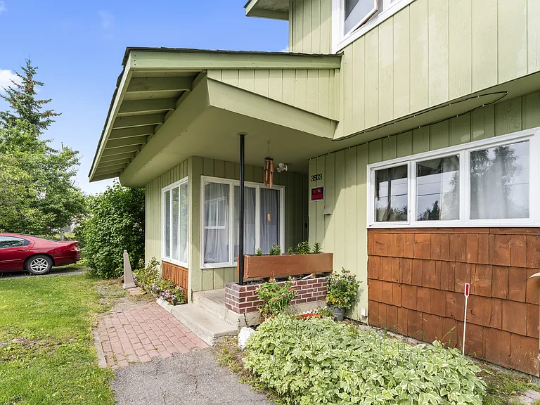 E 16th Ave — Photo 12