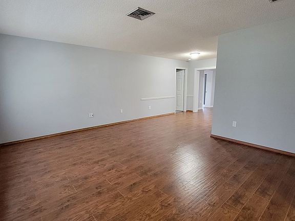 5th image of 210 S Dade Ave