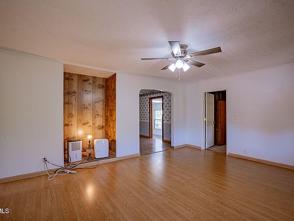 2nd image of 2044 Siam Rd