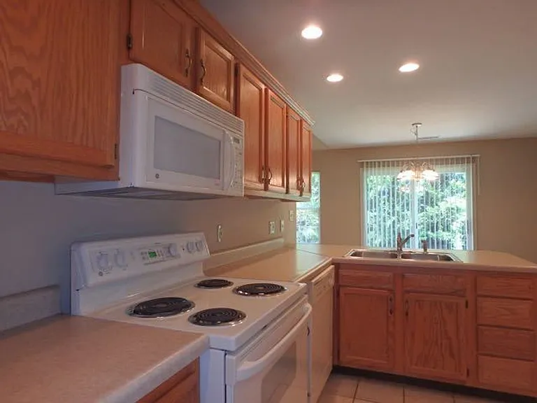 2303 Silver Leaf Ct — Photo 9