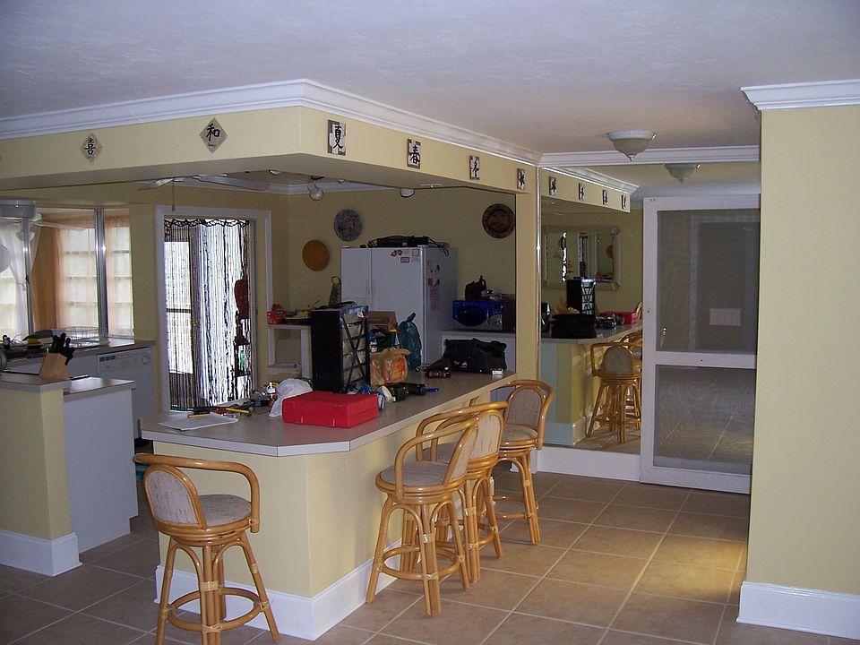 Eat-in Kitchen