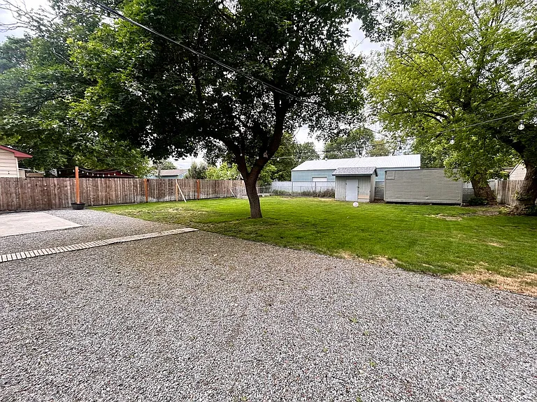 1927 E Marshall Ave — Photo 23