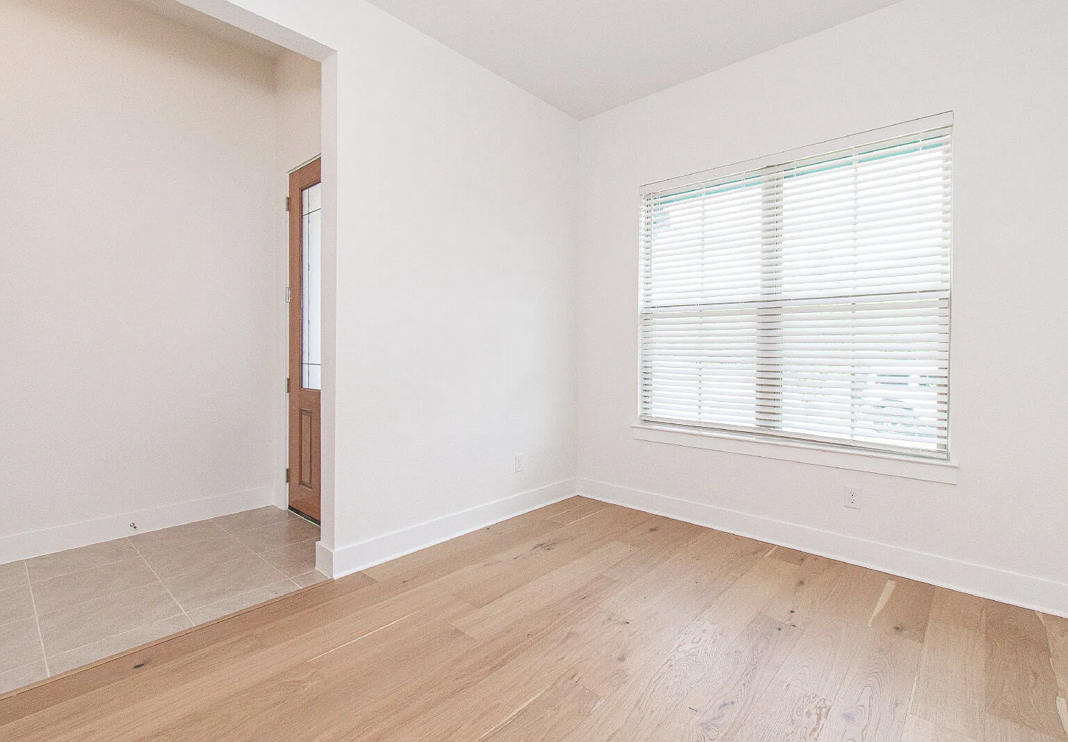 3 bed, 2.5 bath, 1933 sqft, $2,650 — Photo 2