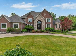 11038 Ridge View Trl, Fenton, MI 48430
