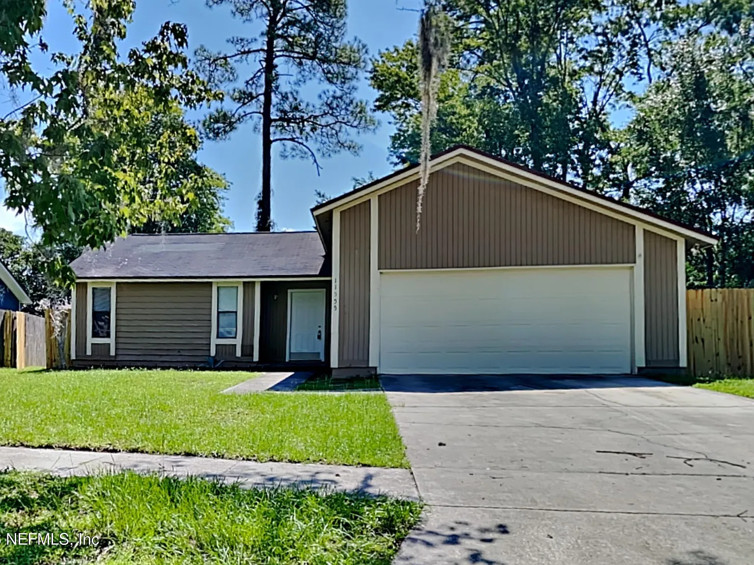3 bed, 2.0 bath, 1212 sqft, $1,904 — Photo 1