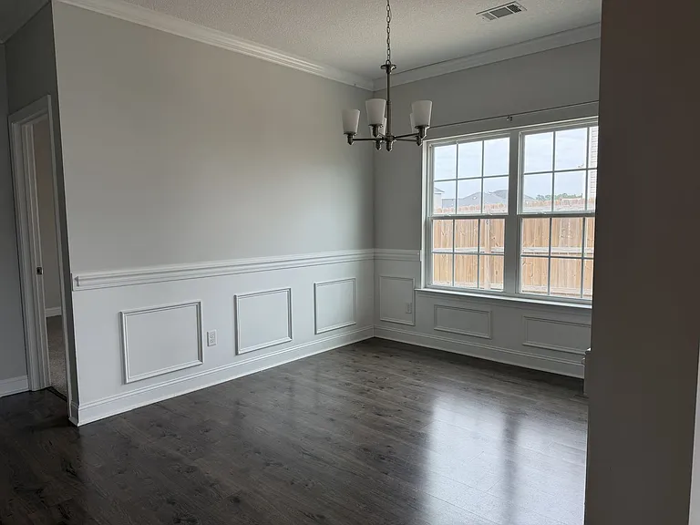 710 Burke Dr — Photo 3