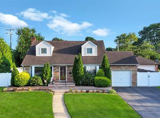 316 S Oyster Bay Rd, Syosset, NY 11791
